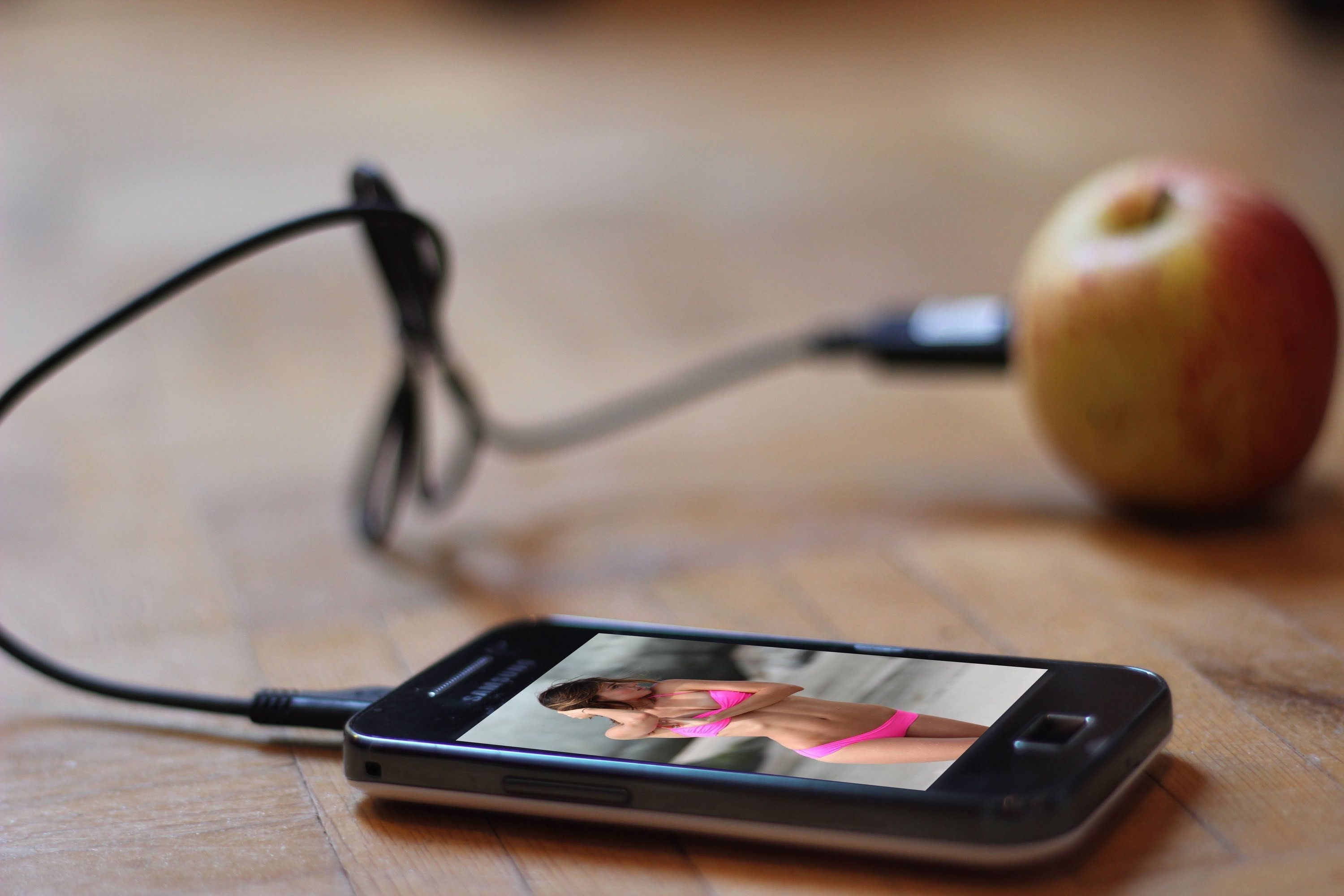 wallpapers Charging Your Phone With Fruit use fruit battery to charge your iphone