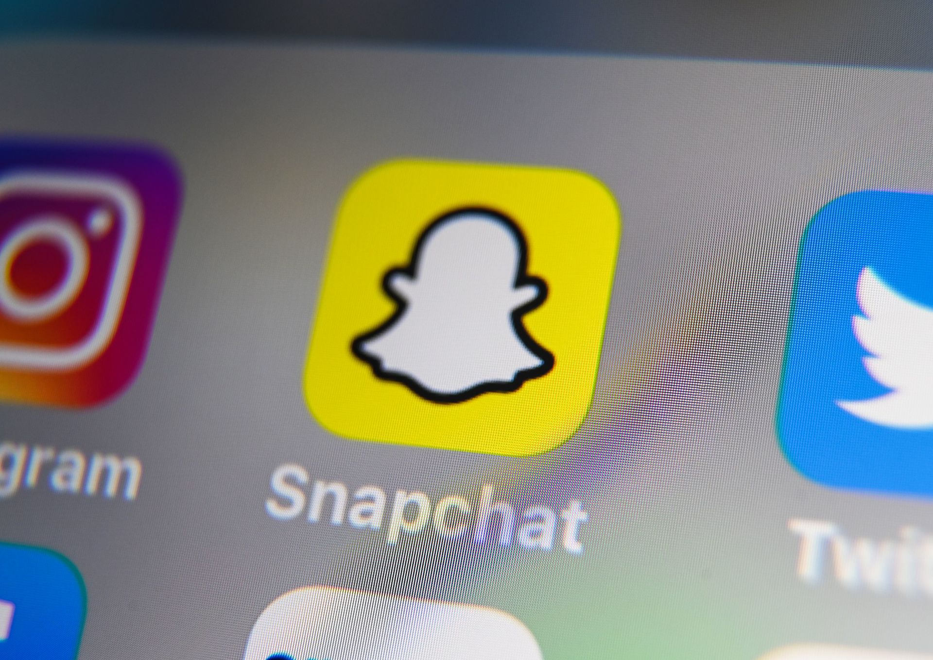pix How To Get The Bear Filter On Snapchat instagram launches selfie filters